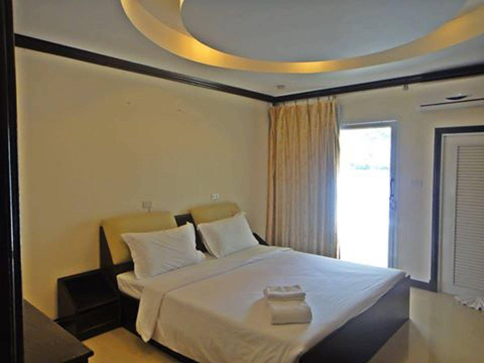 Safe House Hostel Patong Kültér fotó